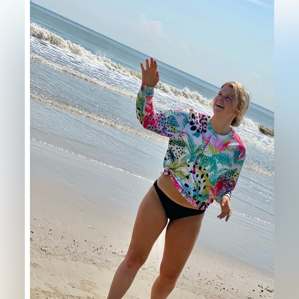 🏝️It’s The Beach 50+ Sun Protection Long Sleeve/Spotted Palm Spinefish Logo Top